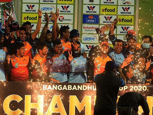 চট্টগ্রামকে হারিয়ে বঙ্গবন্ধু টি-টোয়েন্টি কাপের শিরোপা খুলনার bpl 2020